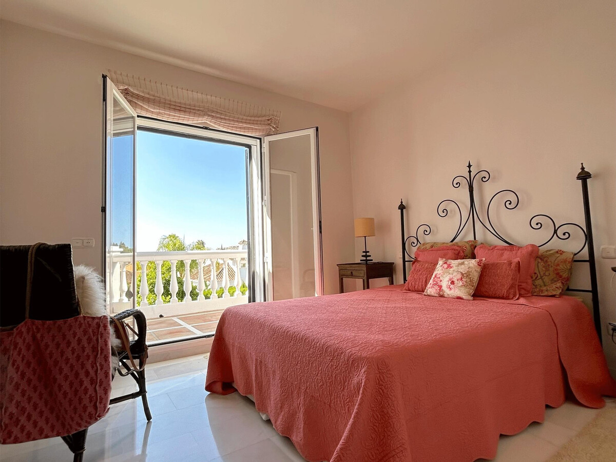 Villa Maisa, 4 chambres à Marbella avec piscine débordement - Photo 15