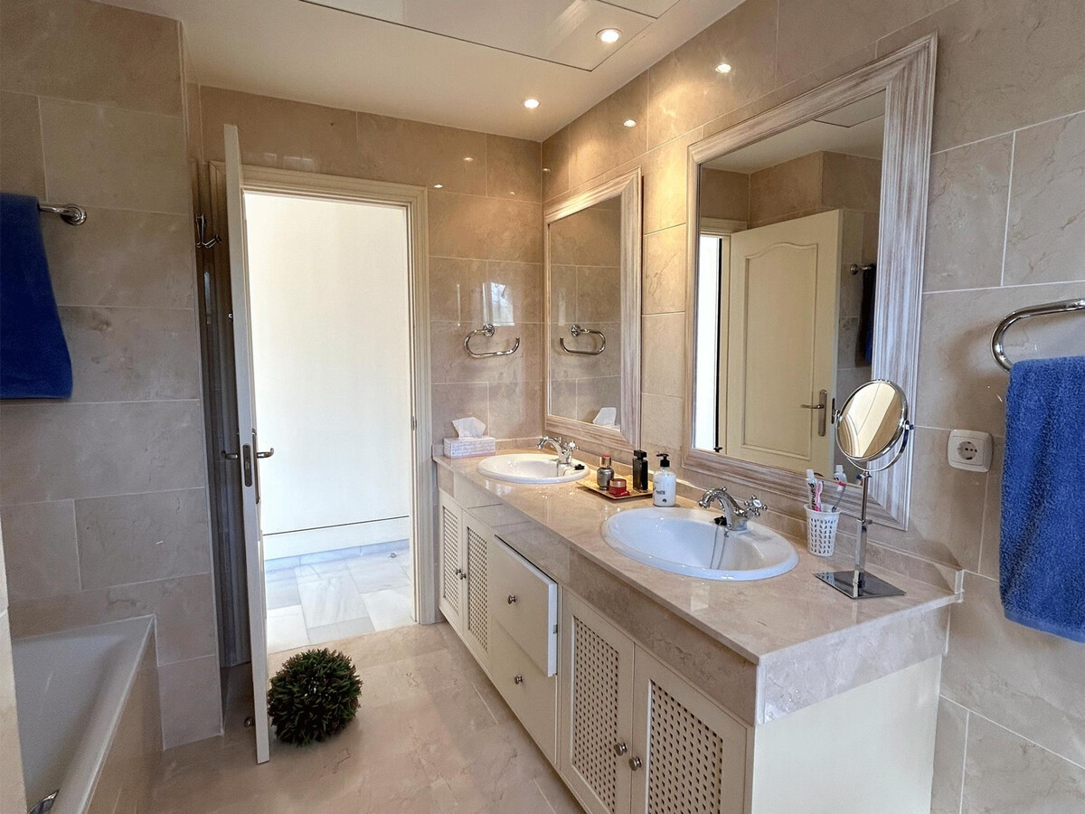 Villa Maisa, 4 chambres à Marbella avec piscine débordement - Photo 22