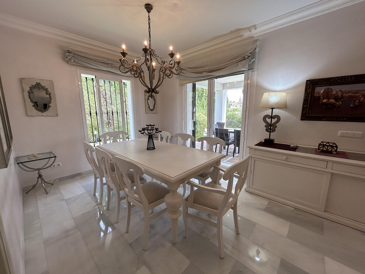 Villa Maisa, 4 chambres à Marbella avec piscine débordement - Photo 23
