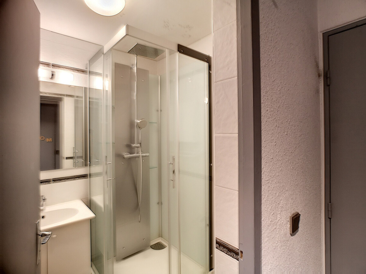 Les Bouquetins : 2 pièces rénové, accès direct pistes - Photo 9
