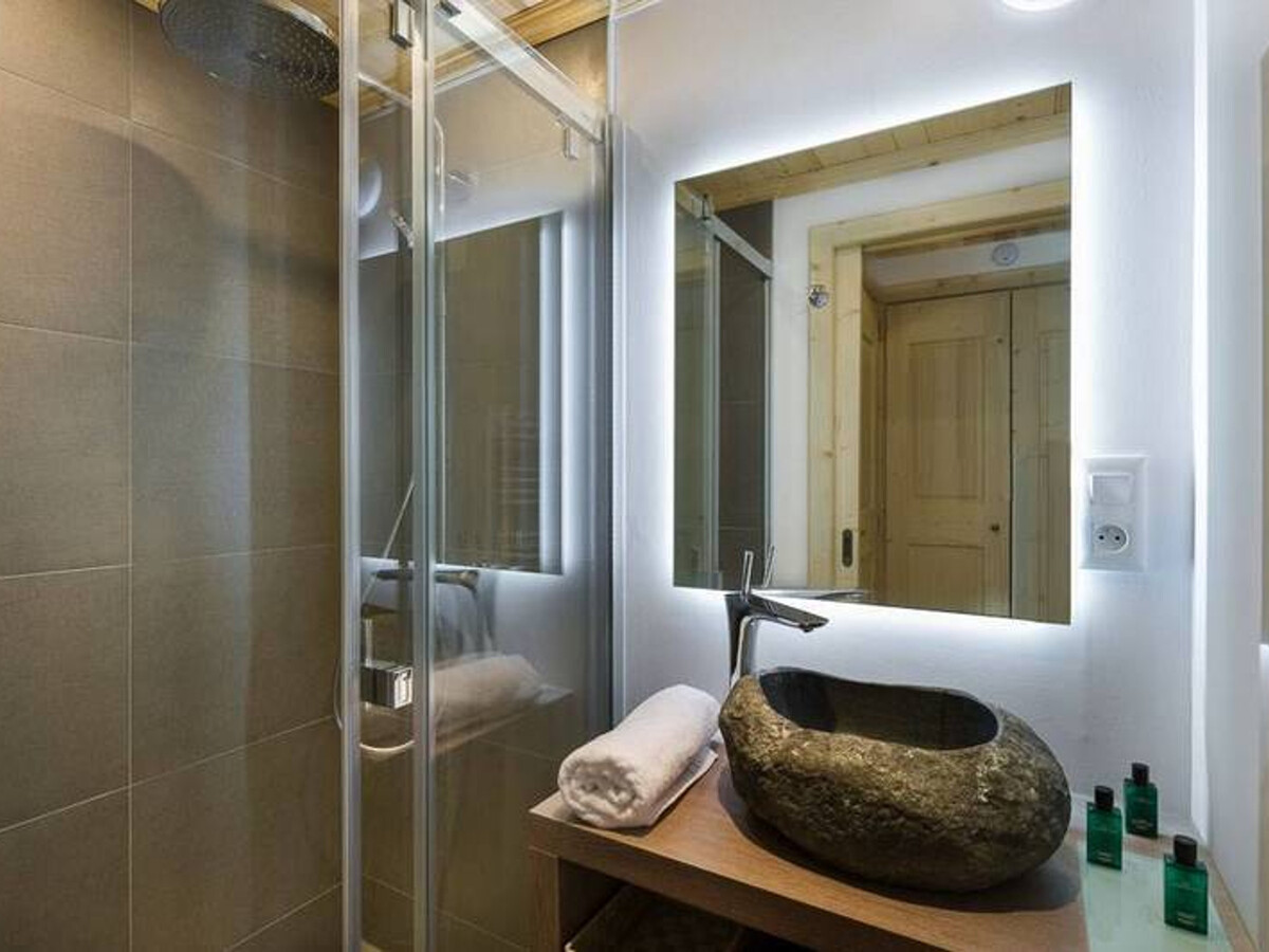 Appartement 130m² sauna & jacuzzi, vue montagne à La Tania - Photo 9