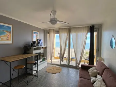 T2 front de mer avec balcon vue Méditerranée : photo 4