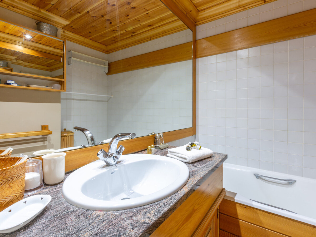 Appartement 8 pers. avec terrasse Sud et accès skis à Val-d'Isère - Photo 9