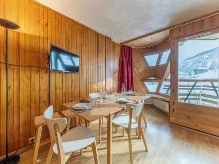 Location appartement à Val d'Isère, Appartement aux pieds des pistes avec balcon, WiFi et équipements modernes