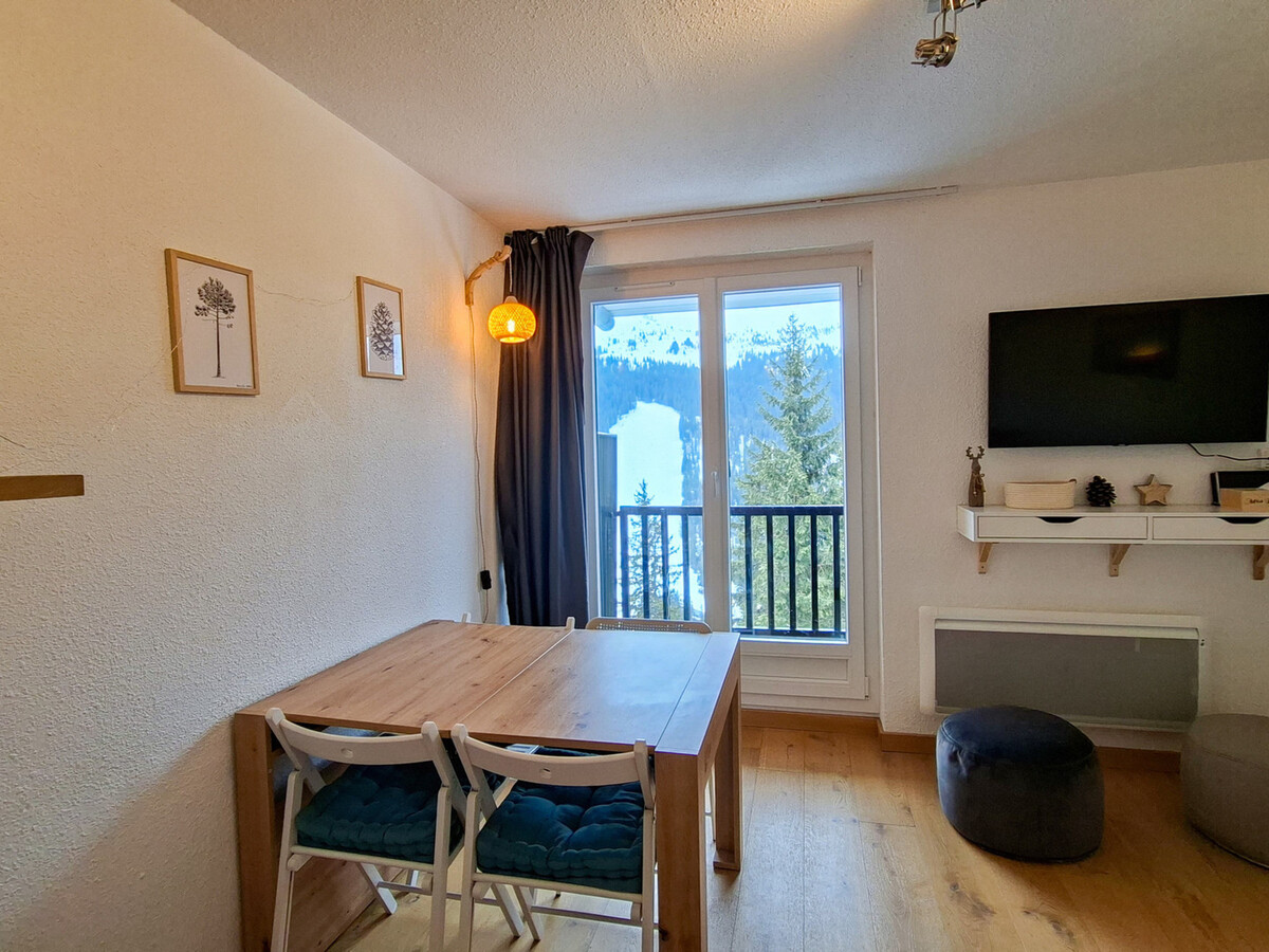 Studio cabine rénové 25m² balcon sud, proche pistes - Photo 4