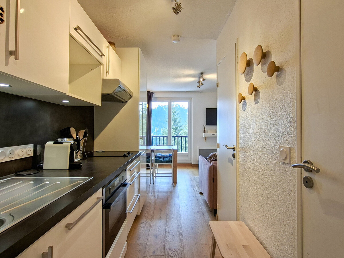 Studio cabine rénové 25m² balcon sud, proche pistes - Photo 6