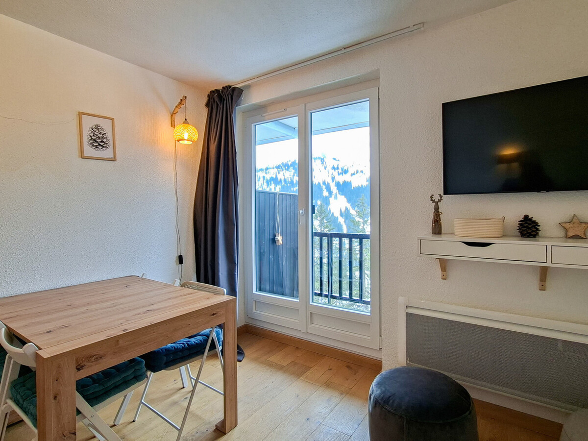 Studio cabine rénové 25m² balcon sud, proche pistes - Photo 7