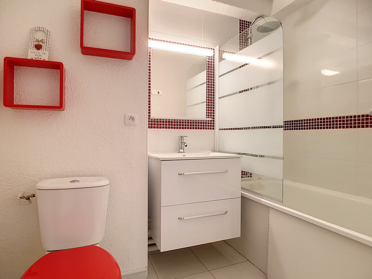 Appartement rénové 4 pers · Balcon Sud · Proche pistes et commerces - Photo 14