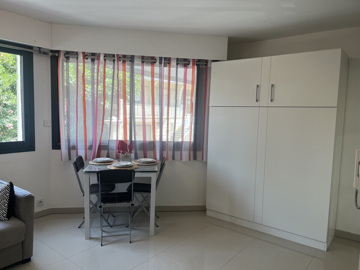 Studio climatisé rénové à 50m de la plage - Photo 3