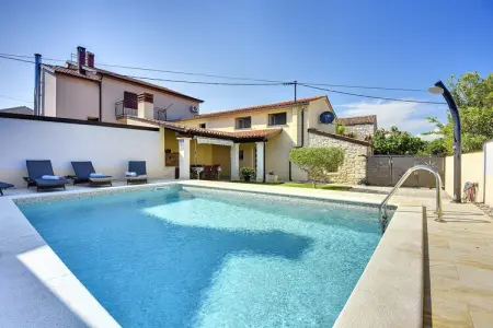 Location maison à Valtura, Villa à Pula avec piscine privée