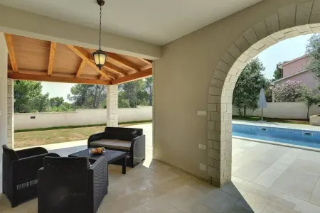 Location villa à Medulin, Villa met zwembad in het zuiden van Istrië