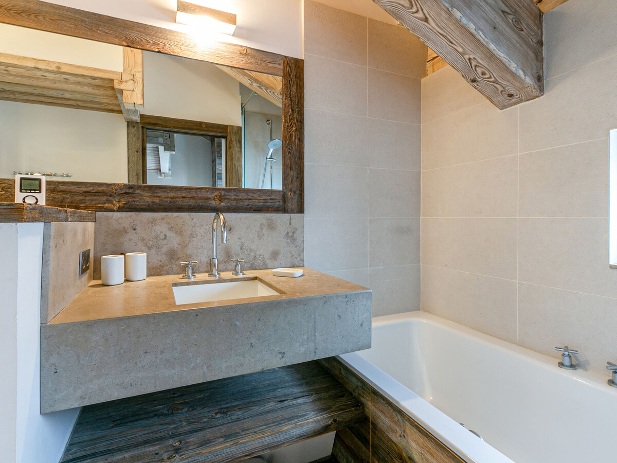Appartement-chalet 110m² face au front de neige, hammam privé - Photo 15