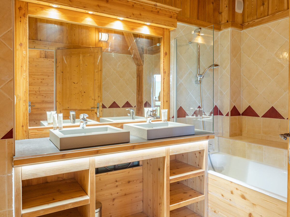 Chalet Bouquetin skis aux pieds – Jacuzzi, sauna, 6 chambres - Photo 5