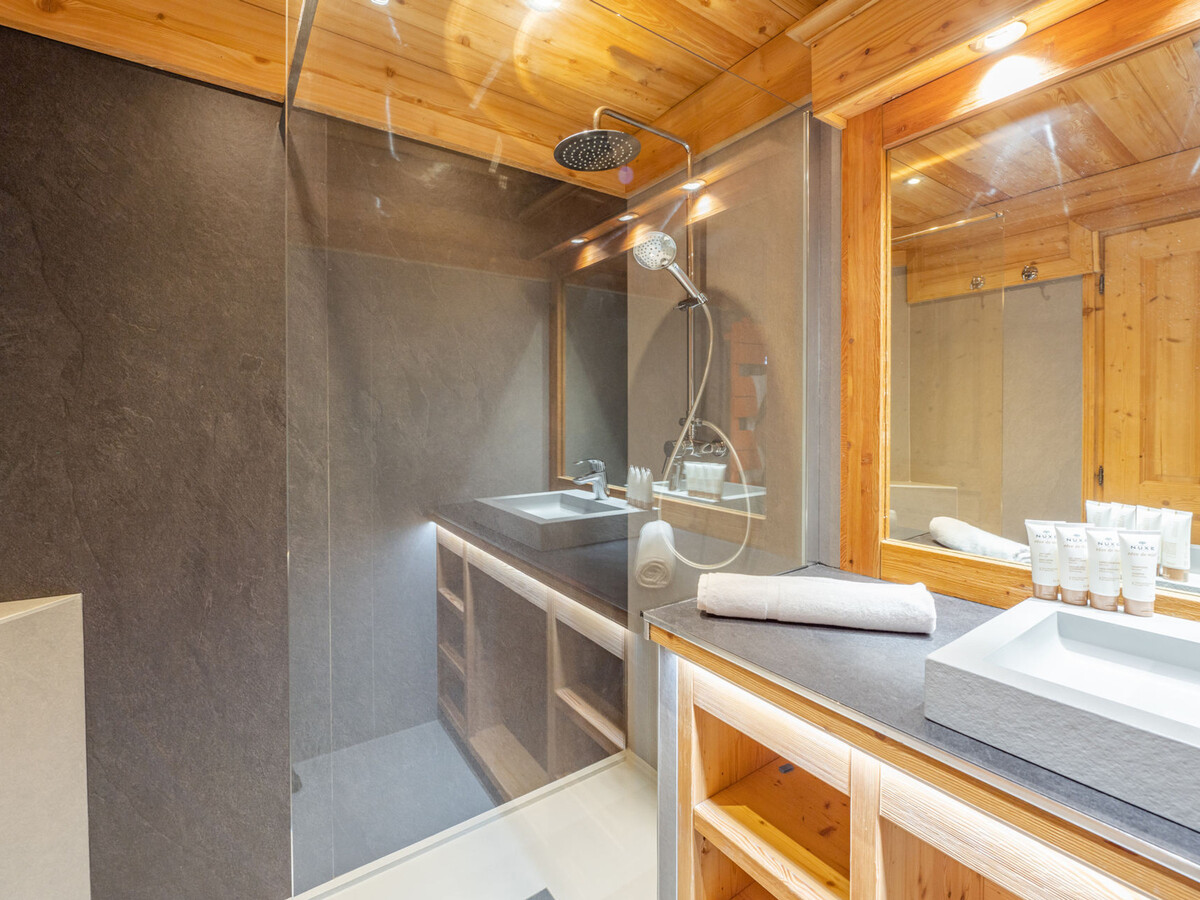 Chalet Bouquetin skis aux pieds – Jacuzzi, sauna, 6 chambres - Photo 7