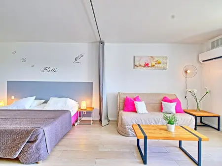 Location appartement à Saint Martin , Studio Spacieux à Saint-Martin avec Terrasse et Cuisine Équipée