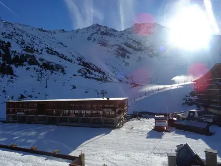 Studio 28m² ski aux pieds, balcon sud, 4 personnes : photo 3