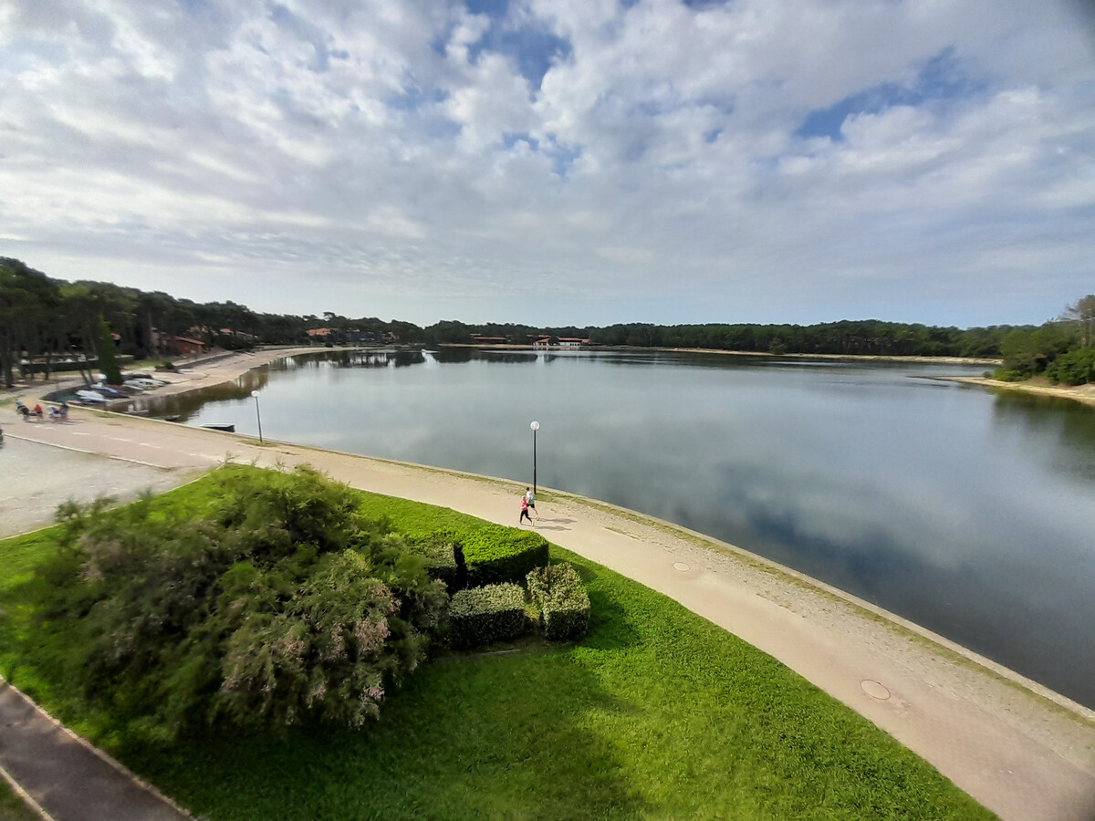 Studio rénové avec terrasse vue lac à Soustons - Photo 2