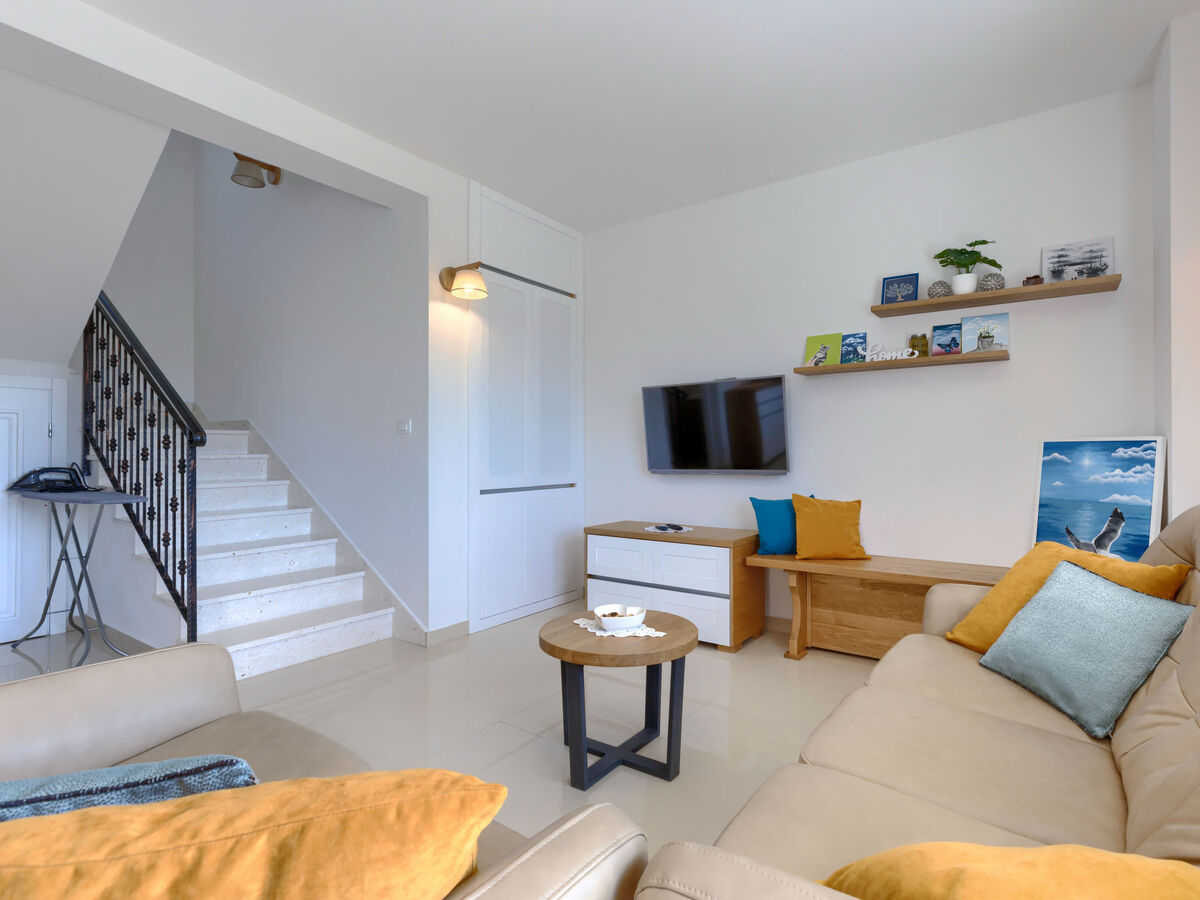 Villa Camellia à Trget : maison 3 étages avec piscine privée - Photo 10