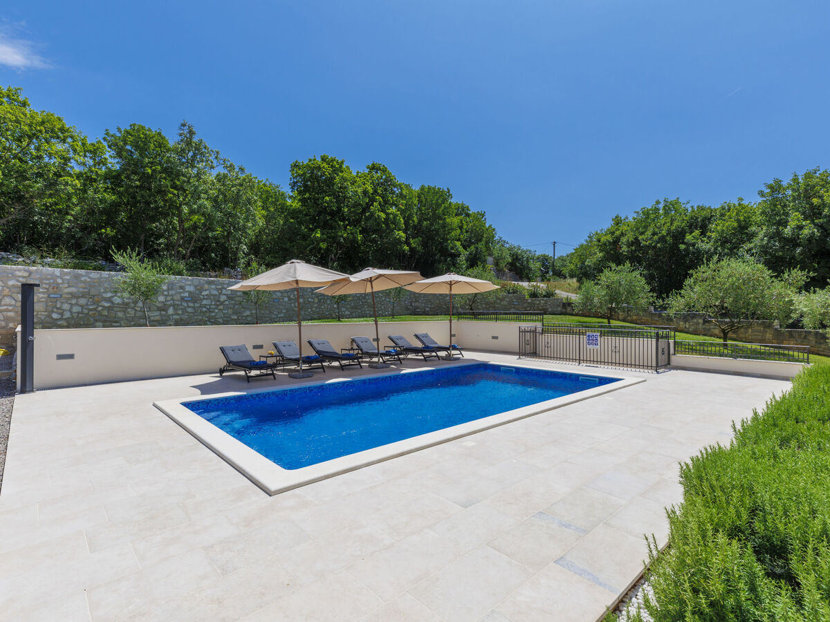 Villa Camellia à Trget : maison 3 étages avec piscine privée - Photo 18