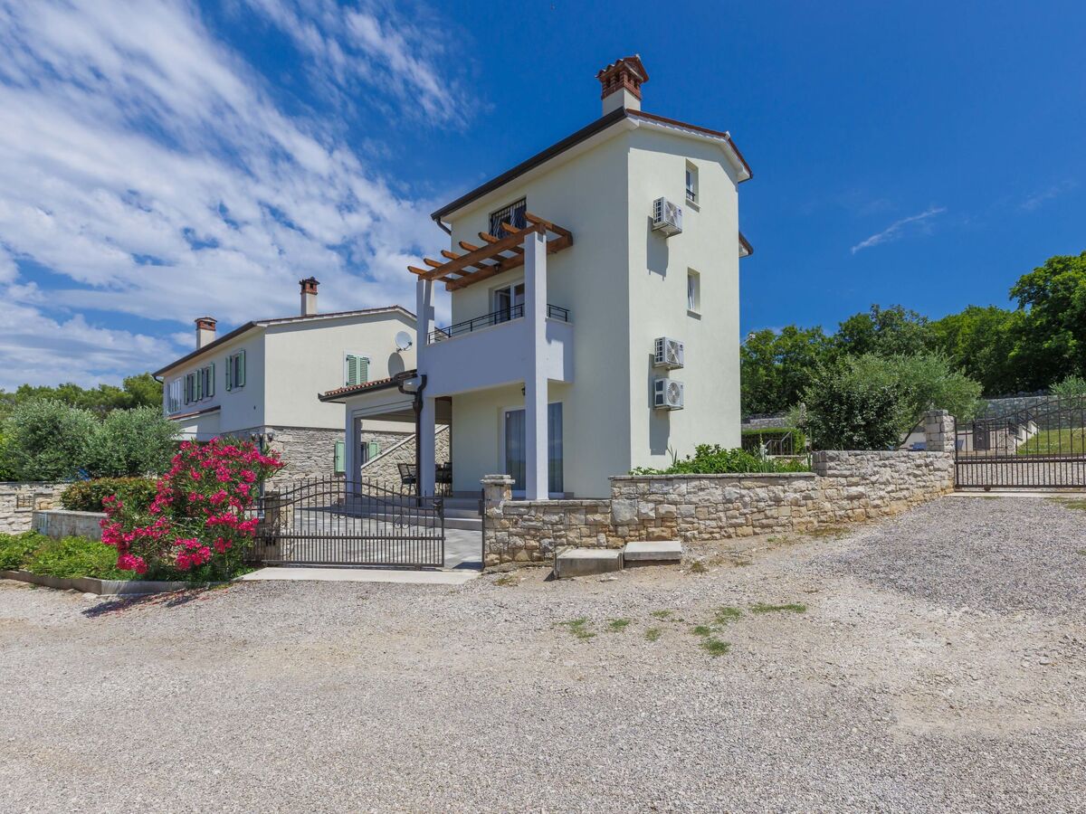 Villa Camellia à Trget : maison 3 étages avec piscine privée - Photo 21