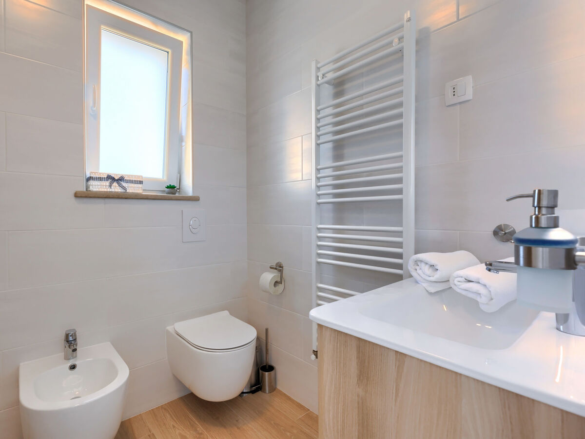Villa Camellia à Trget : maison 3 étages avec piscine privée - Photo 44