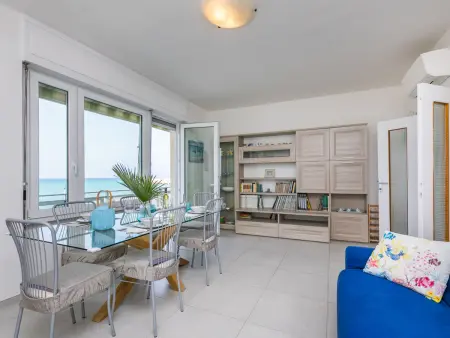 Massimo Beach House – appartement vue mer à 20 m de la plage : photo 9