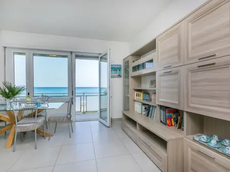 Massimo Beach House – appartement vue mer à 20 m de la plage : photo 11