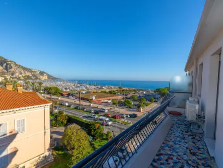 Location appartement à Menton, Appartement calme 2P refait à neuf avec terrasse et WiFi à Menton