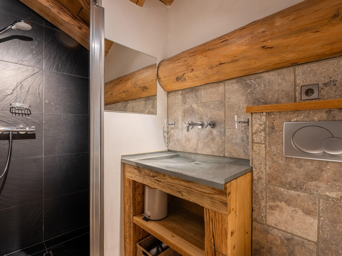 Chalet 5 chambres La Clusaz, terrasse Sud, vue Aravis - Photo 10
