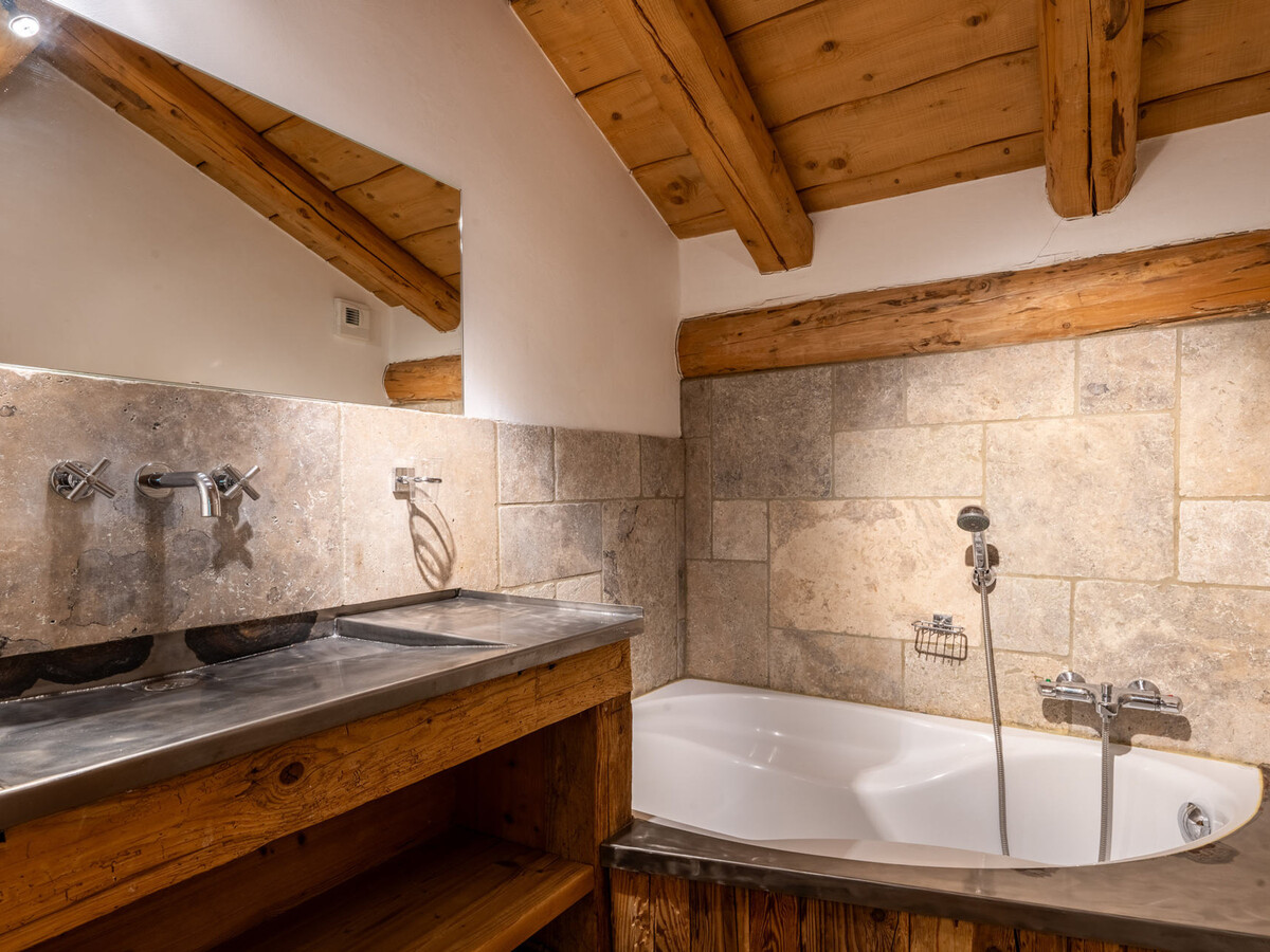 Chalet 5 chambres La Clusaz, terrasse Sud, vue Aravis - Photo 13