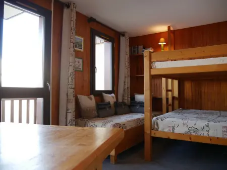 Location appartement à Bellentre, Studio cosy rénové avec balcon, proche pistes/commerces, à Montchavin La Plagne