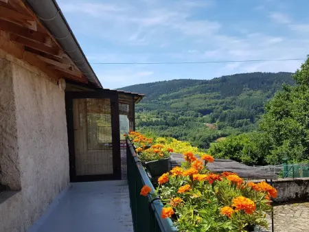 Gîte le Tilleul, 2 personnes, montagne Bourbonnaise : photo 2