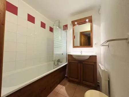 Duplex avec piscine et vue cascade à Samoëns : photo 11