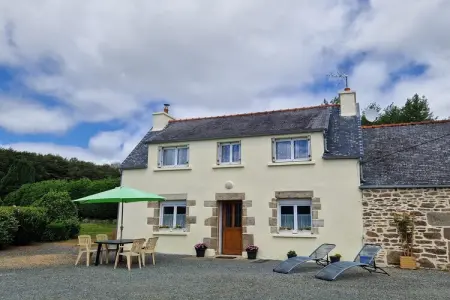 Maison de vacances à la campagne, près du lac de Guerlesquin