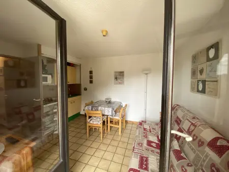 Studio 4 pers aux Carroz, balcon sud à 450 m des pistes : photo 4