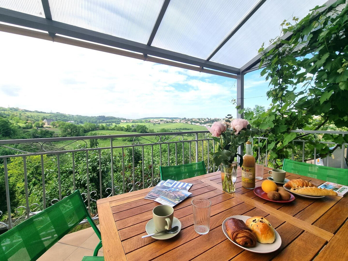 Appartement 45m² rénové, terrasse plein Sud à Saint-Genest-Lerpt - Photo 1