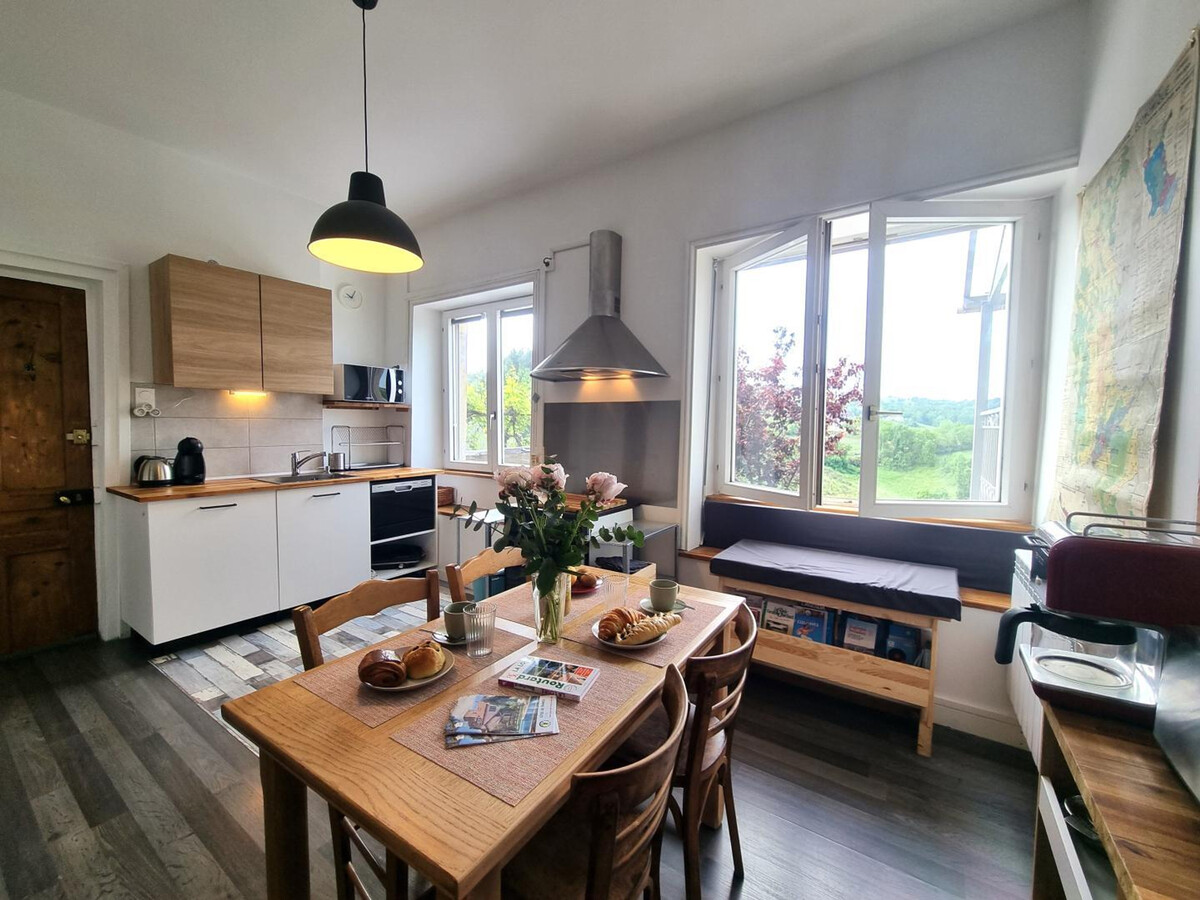 Appartement 45m² rénové, terrasse plein Sud à Saint-Genest-Lerpt - Photo 2