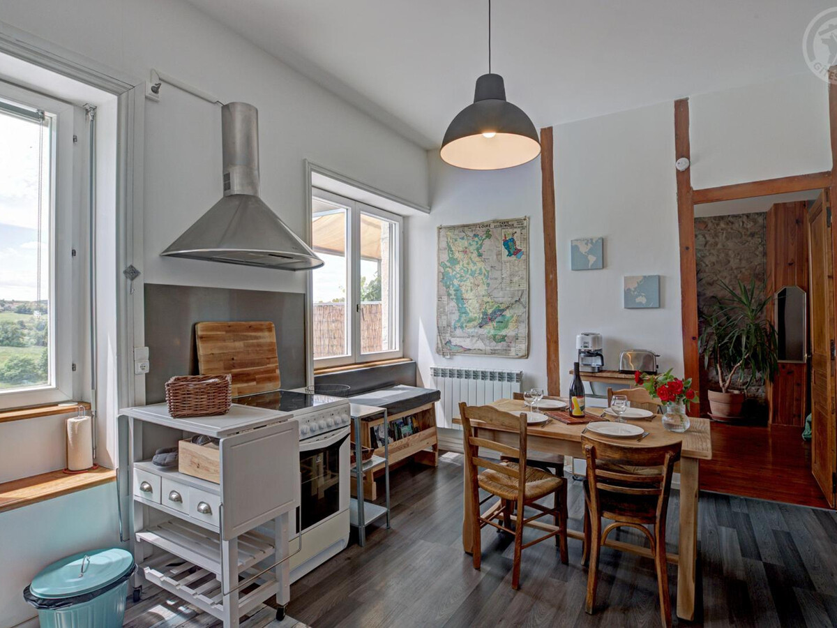 Appartement 45m² rénové, terrasse plein Sud à Saint-Genest-Lerpt - Photo 3