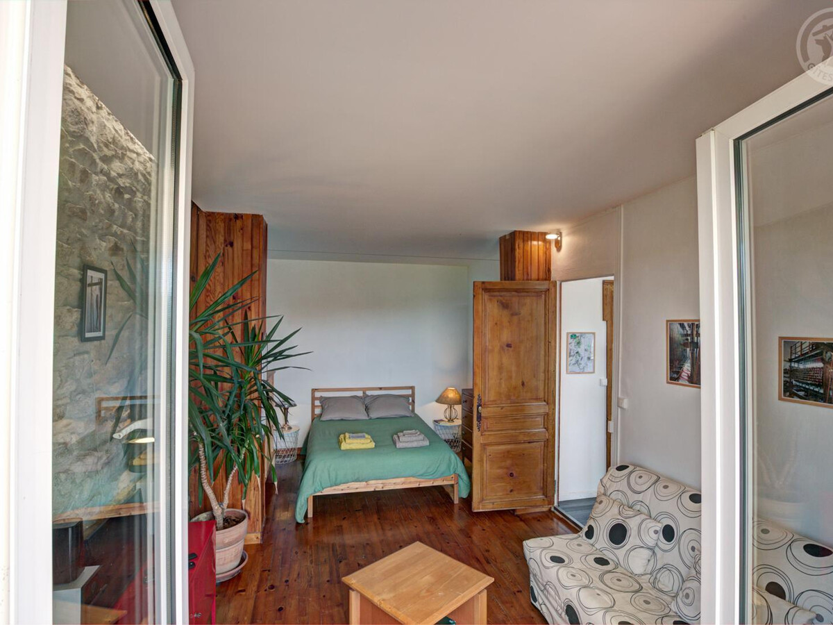 Appartement 45m² rénové, terrasse plein Sud à Saint-Genest-Lerpt - Photo 9