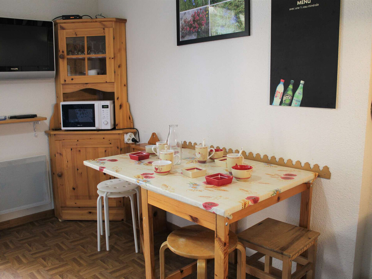 T2 Vars Sainte-Marie, balcon sud, 300m des pistes - Photo 3