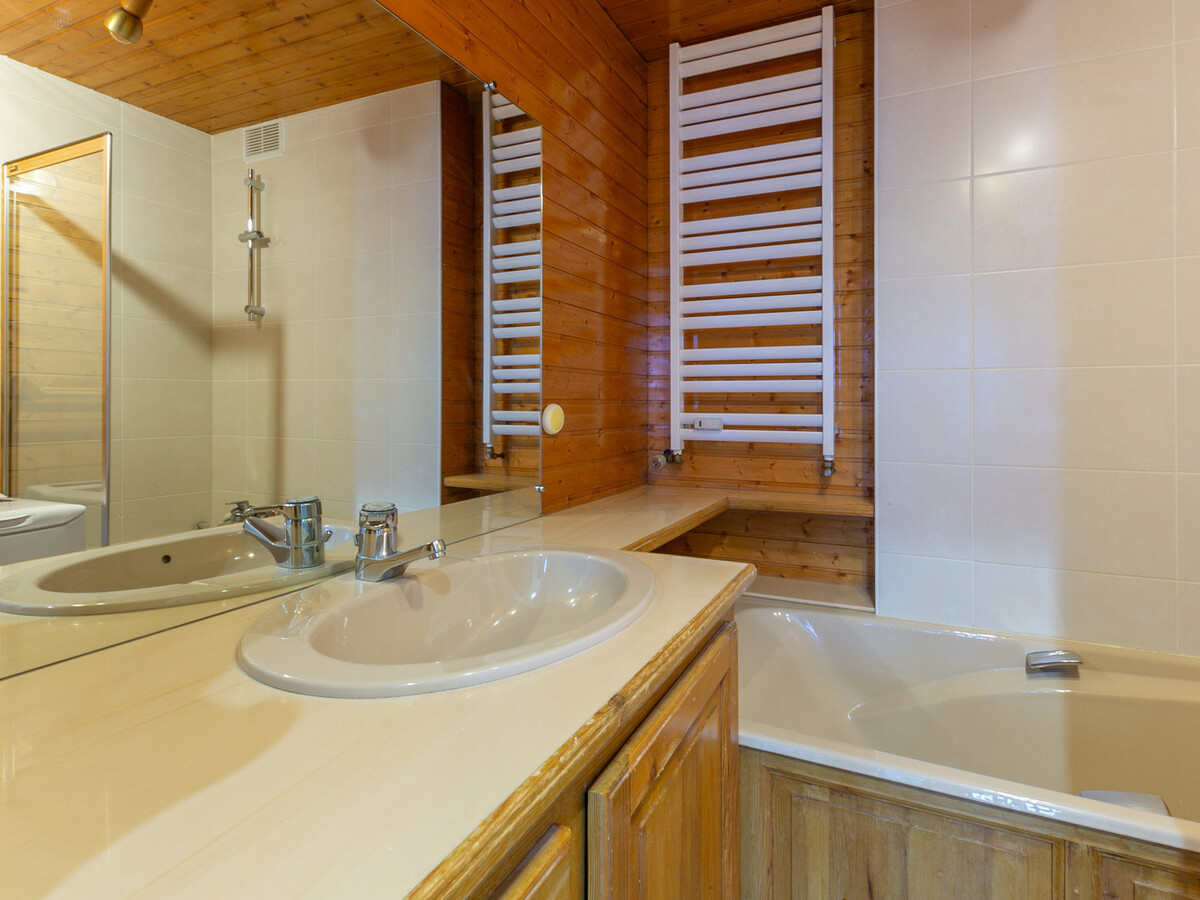 Appartement 4 pièces Val-d'Isère, balcon sud-est et parking couvert - Photo 10