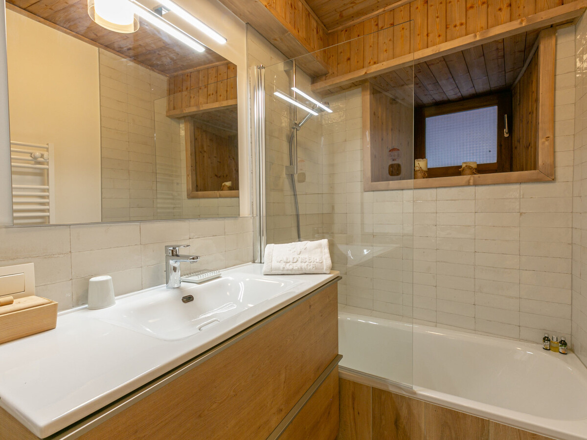 Appartement 65m² rénové, centre Val-d'Isère, 4 personnes - Photo 9