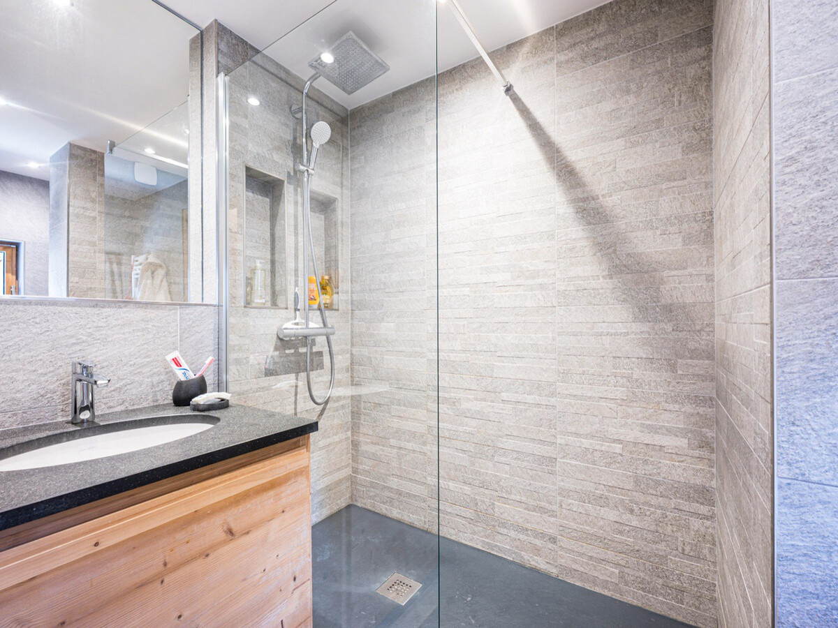 Appartement 47 m² ski aux pieds, parking, balcon vue Bellevarde - Photo 9