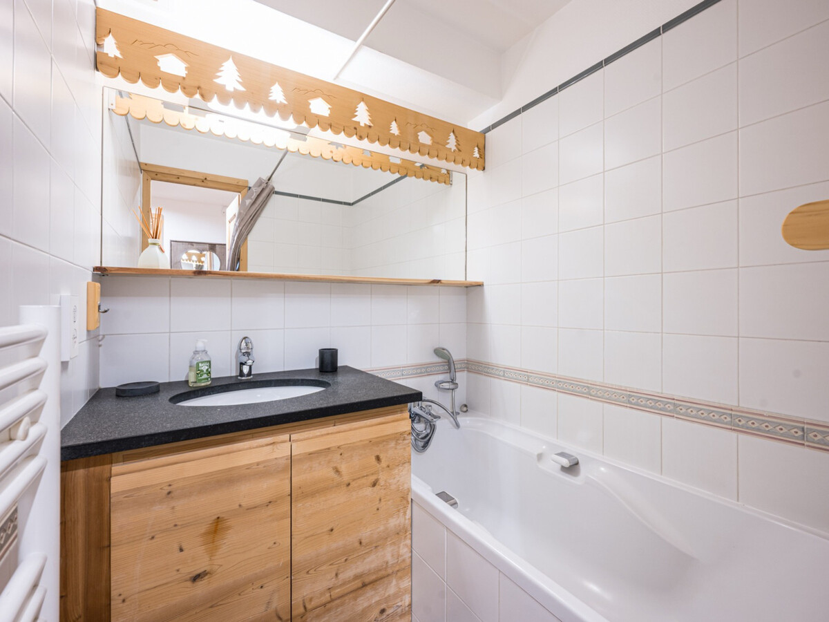 Appartement 47 m² ski aux pieds, parking, balcon vue Bellevarde - Photo 10