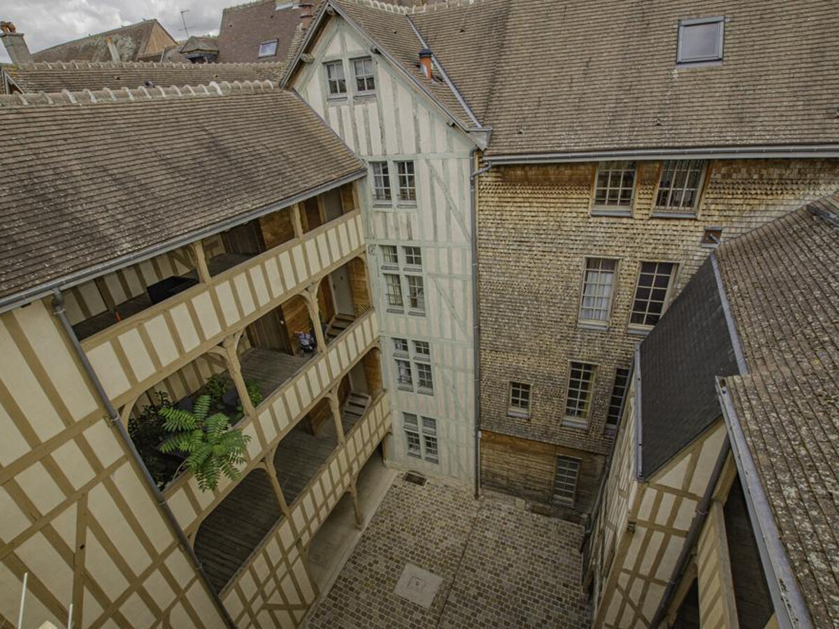 Triplex médiéval à Troyes, 6 pers., vue église - Photo 1