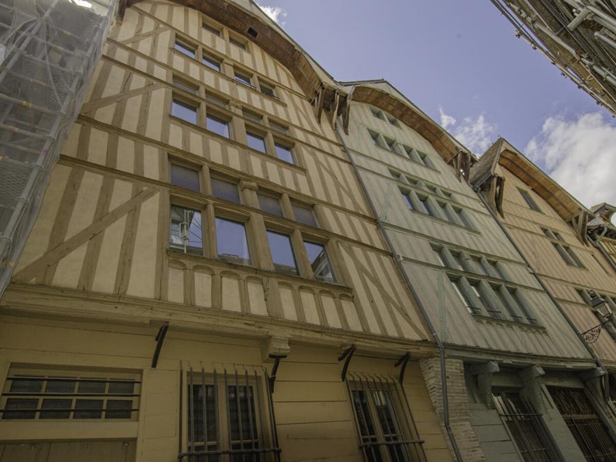 Triplex médiéval à Troyes, 6 pers., vue église - Photo 7