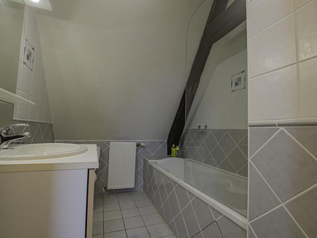 Triplex médiéval à Troyes, 6 pers., vue église - Photo 21