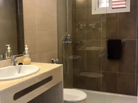 Appartement familial avec piscine et jardin, à 200m de la plage, La Pineda : photo 5