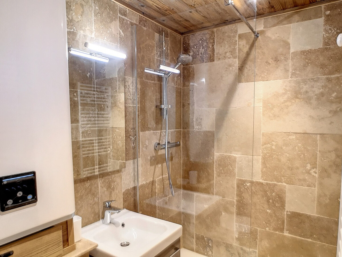 Studio cabine 4 pers aux Menuires, balcon sud, garage - Photo 8