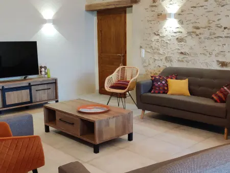 Grand gîte rénové, piscine intérieure chauffée, 14 pers. à Cheffois : photo 4